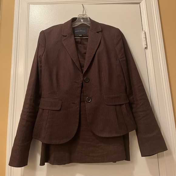 Banana Republic Other - Brown linen suit. Elegant. Perfect for work or or office